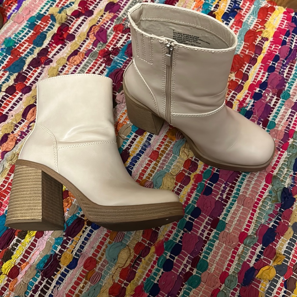 Universal Thread Heeled Platform Boot